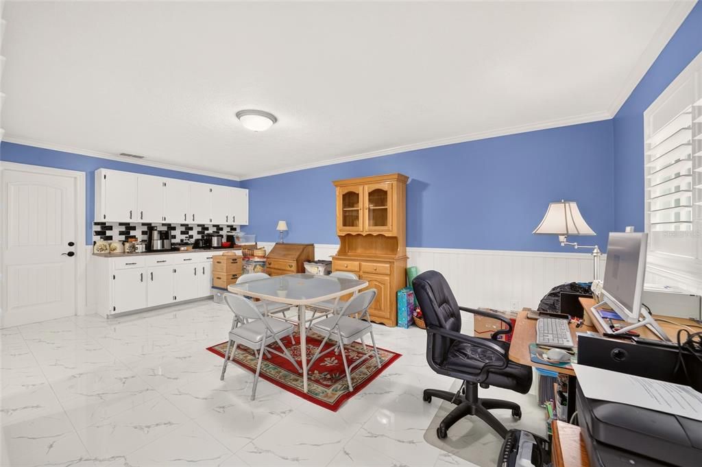 For Sale: $194,900 (2 beds, 2 baths, 1409 Square Feet)
