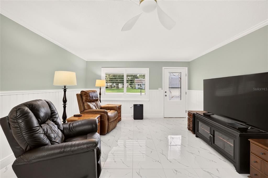 For Sale: $194,900 (2 beds, 2 baths, 1409 Square Feet)