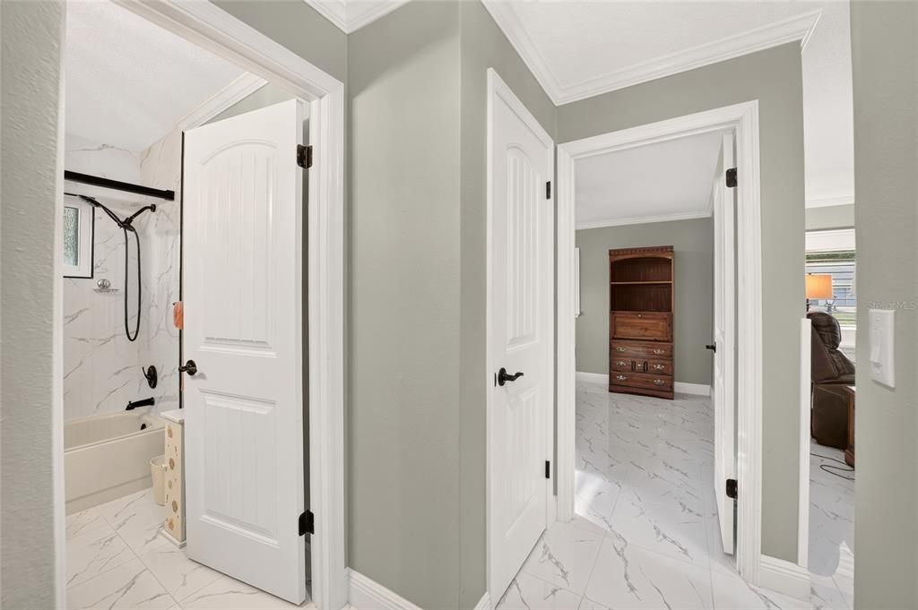For Sale: $194,900 (2 beds, 2 baths, 1409 Square Feet)