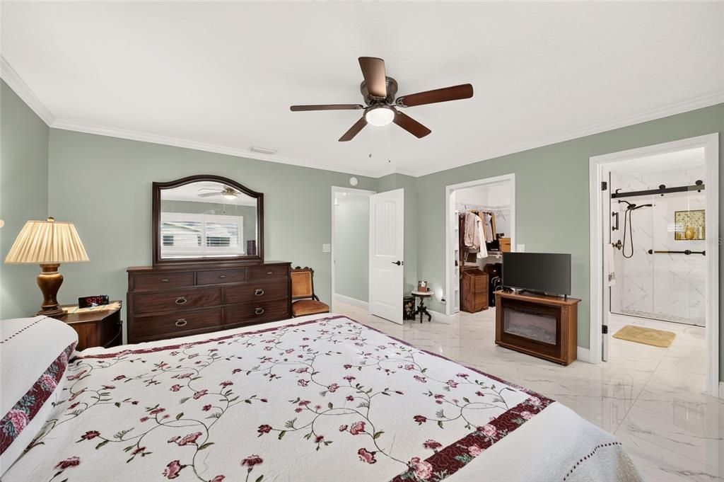 For Sale: $194,900 (2 beds, 2 baths, 1409 Square Feet)