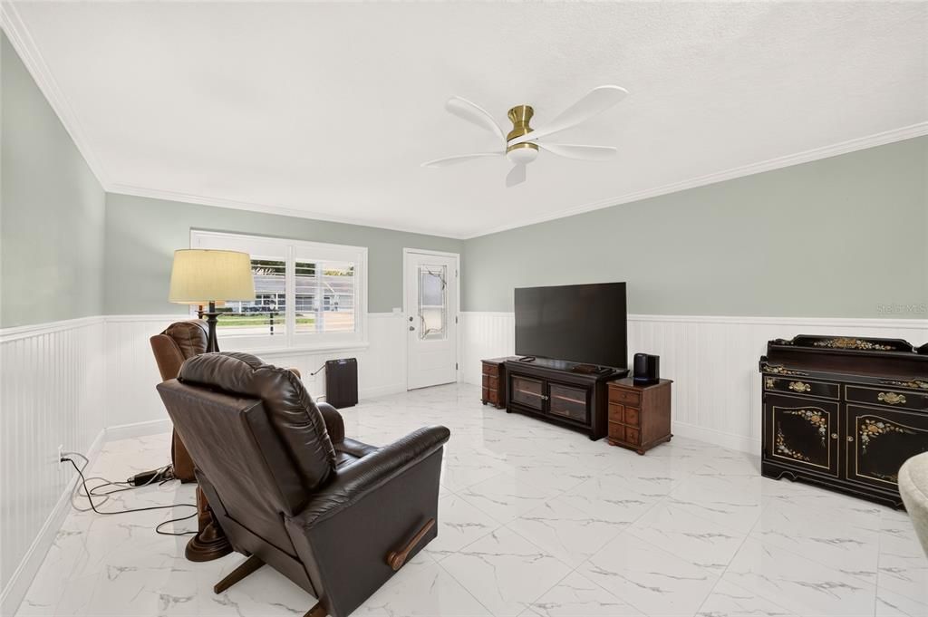 For Sale: $194,900 (2 beds, 2 baths, 1409 Square Feet)