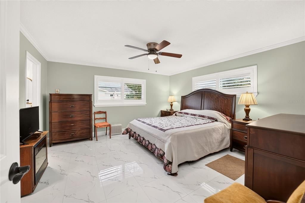 For Sale: $194,900 (2 beds, 2 baths, 1409 Square Feet)