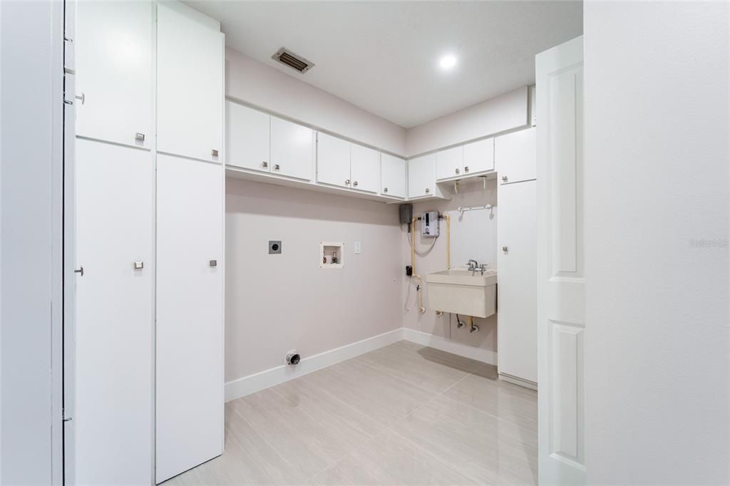 For Sale: $399,926 (3 beds, 2 baths, 2070 Square Feet)