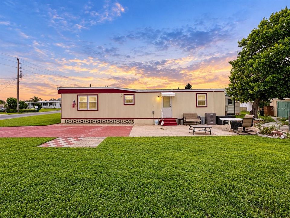 For Sale: $119,000 (2 beds, 1 baths, 654 Square Feet)
