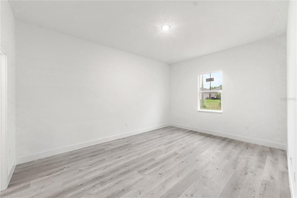 На продажу: $329,900 (4 спален, 2 ванн, 1820 Квадратных фут)