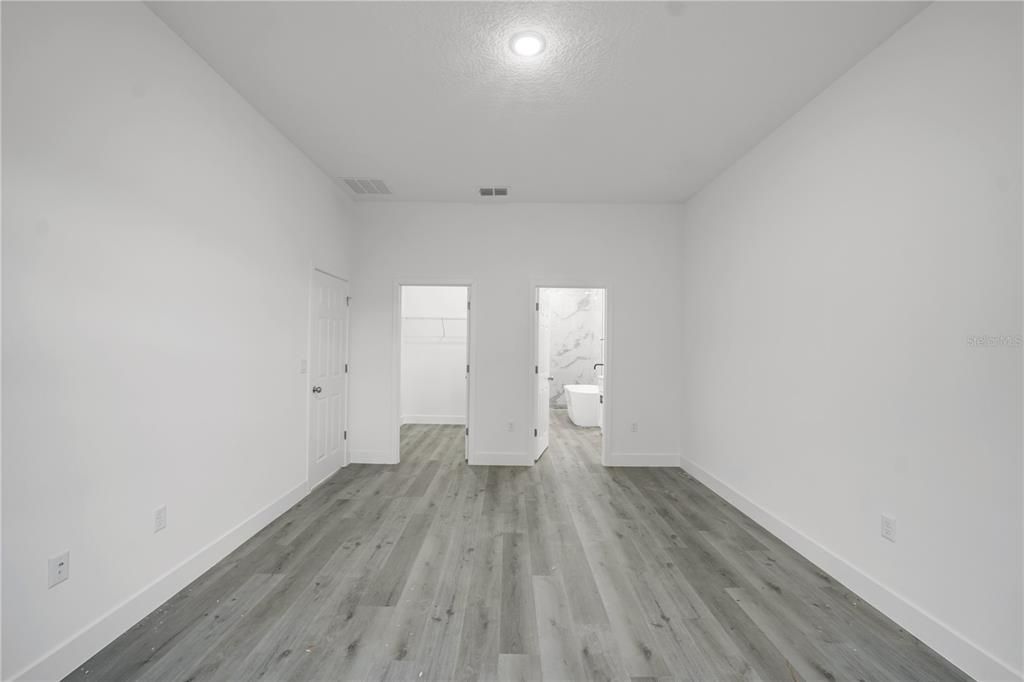 На продажу: $329,900 (4 спален, 2 ванн, 1820 Квадратных фут)