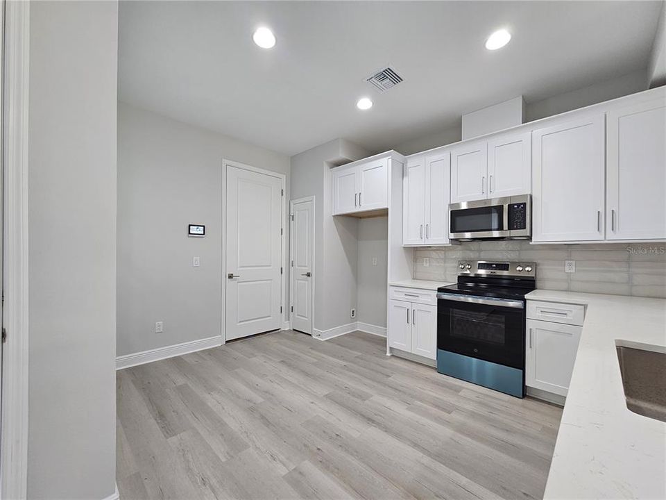 For Sale: $409,900 (2 beds, 2 baths, 1534 Square Feet)