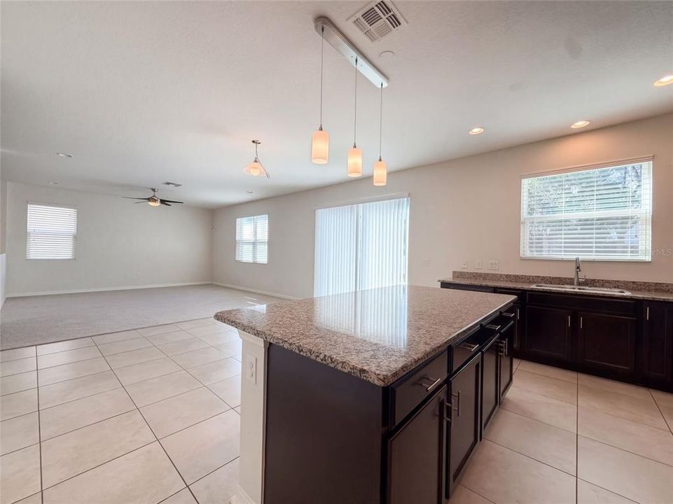 En Venta: $405,000 (5 camas, 3 baños, 3612 Pies cuadrados)