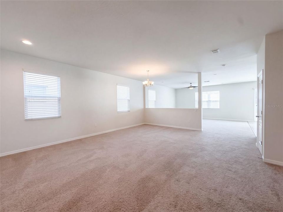 En Venta: $405,000 (5 camas, 3 baños, 3612 Pies cuadrados)