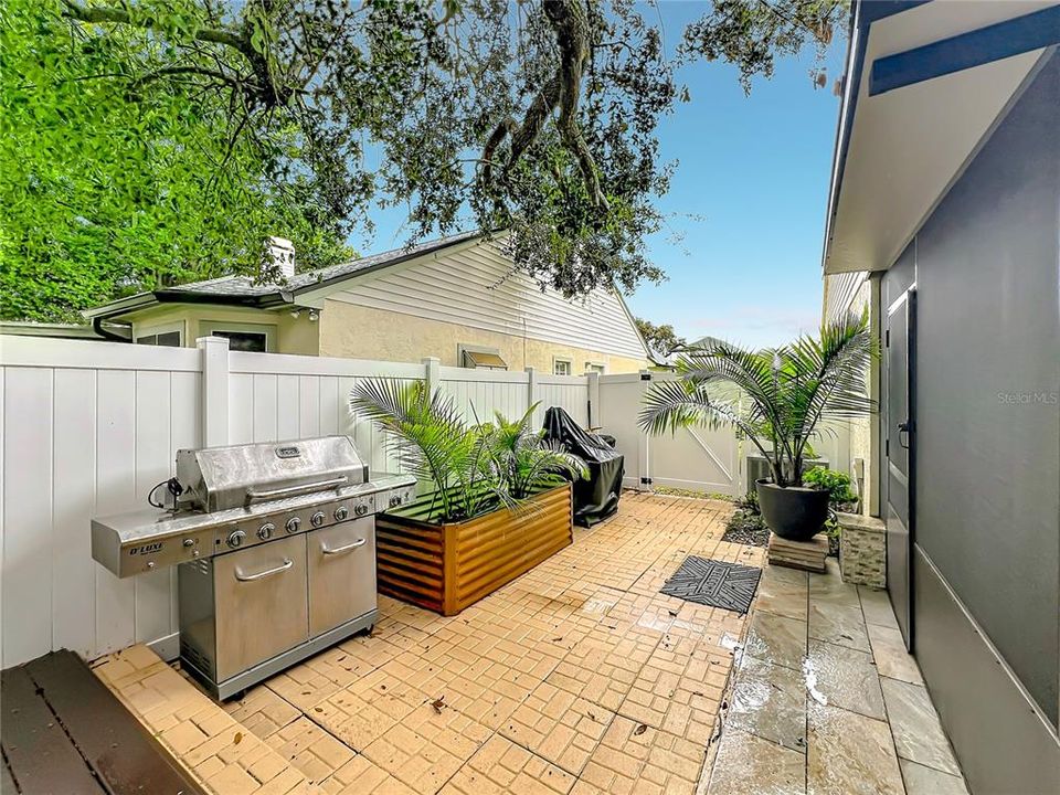 Activo con contrato: $385,000 (2 camas, 2 baños, 1502 Pies cuadrados)