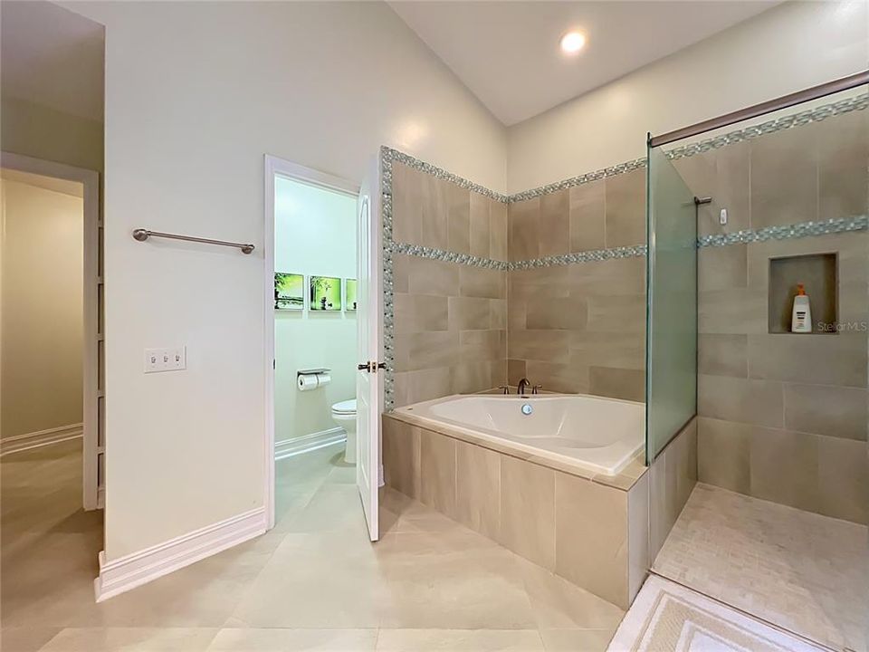 Activo con contrato: $385,000 (2 camas, 2 baños, 1502 Pies cuadrados)