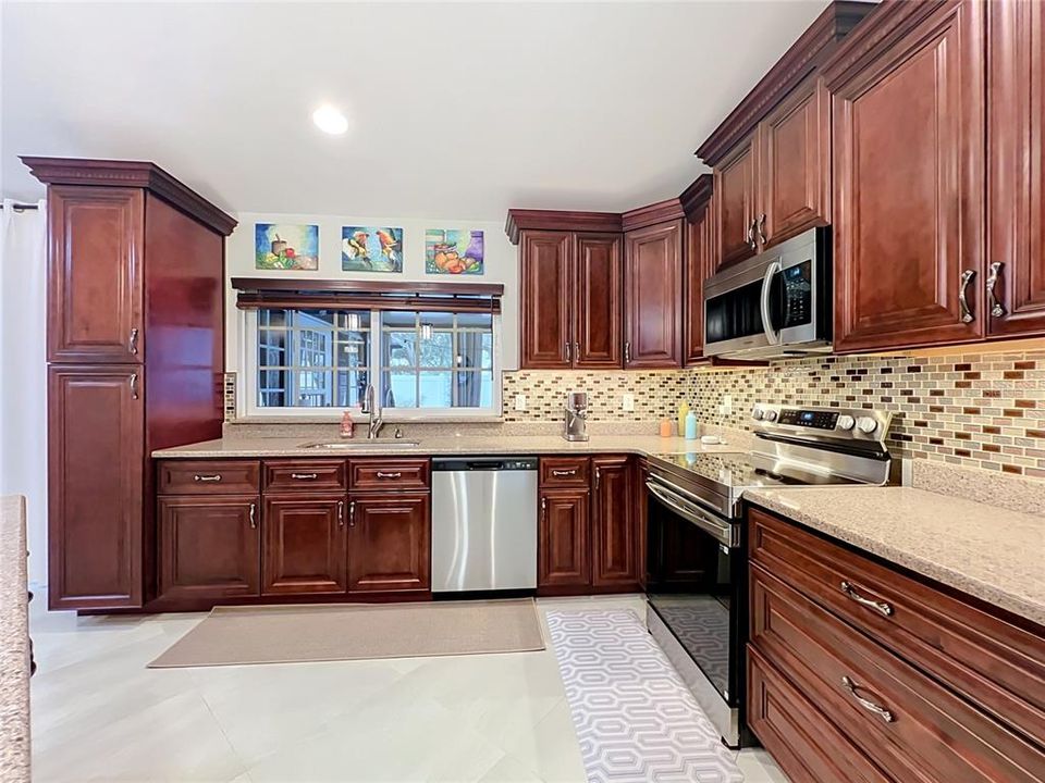 Activo con contrato: $385,000 (2 camas, 2 baños, 1502 Pies cuadrados)