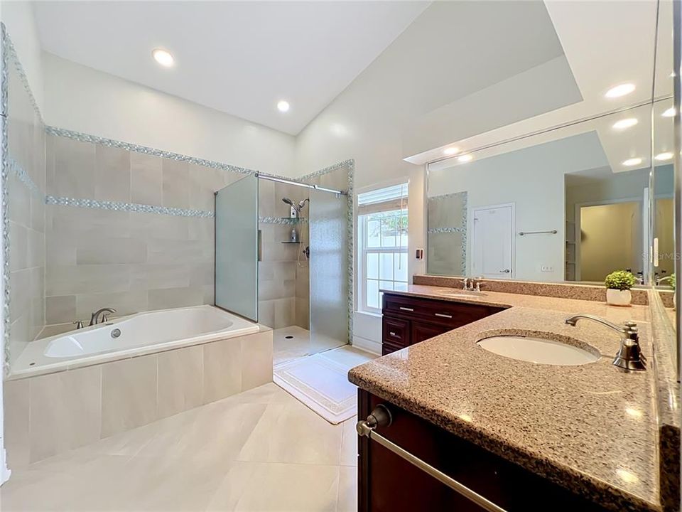 Activo con contrato: $385,000 (2 camas, 2 baños, 1502 Pies cuadrados)