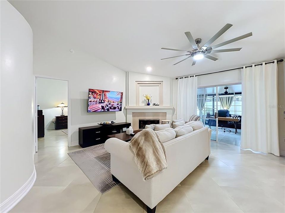 Activo con contrato: $385,000 (2 camas, 2 baños, 1502 Pies cuadrados)