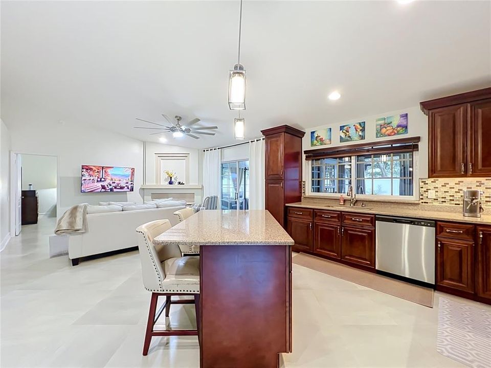 Activo con contrato: $385,000 (2 camas, 2 baños, 1502 Pies cuadrados)