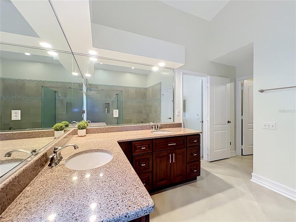 Activo con contrato: $385,000 (2 camas, 2 baños, 1502 Pies cuadrados)