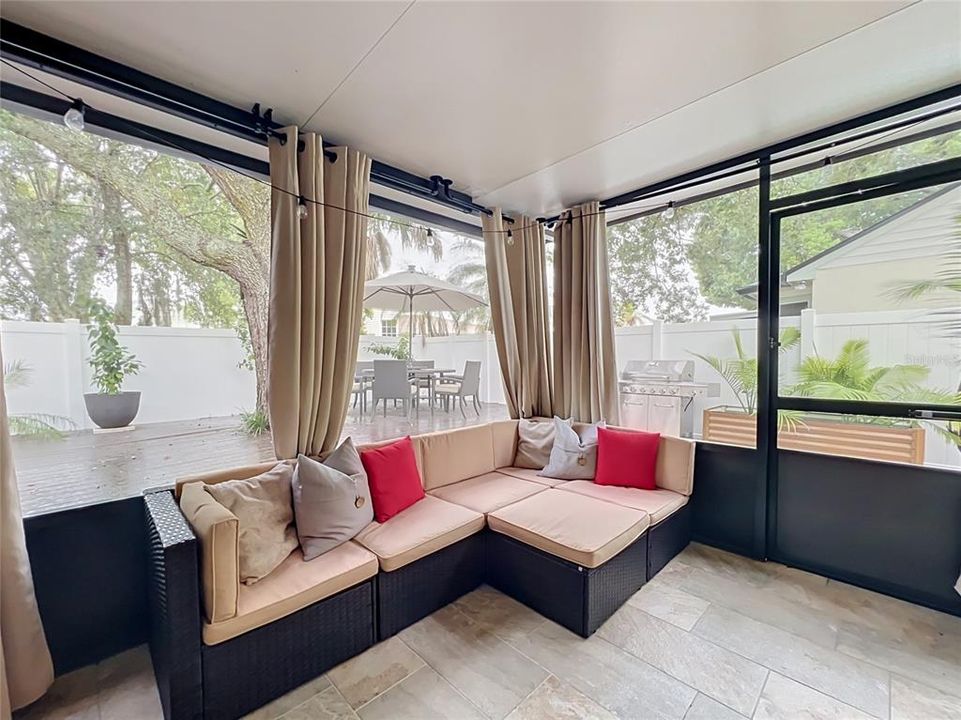Activo con contrato: $385,000 (2 camas, 2 baños, 1502 Pies cuadrados)