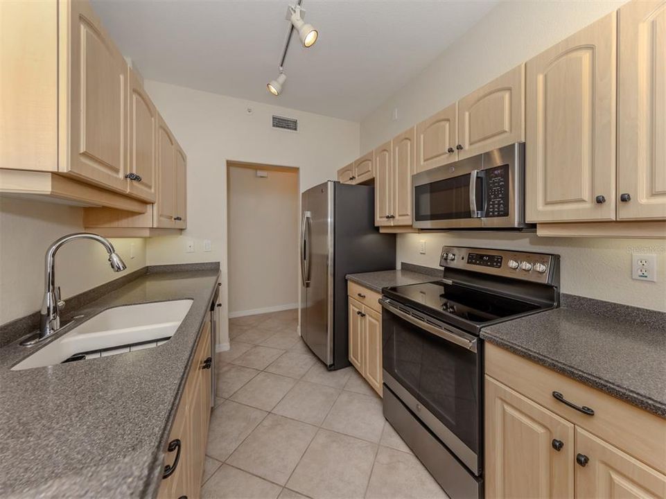 For Sale: $389,900 (3 beds, 2 baths, 1467 Square Feet)