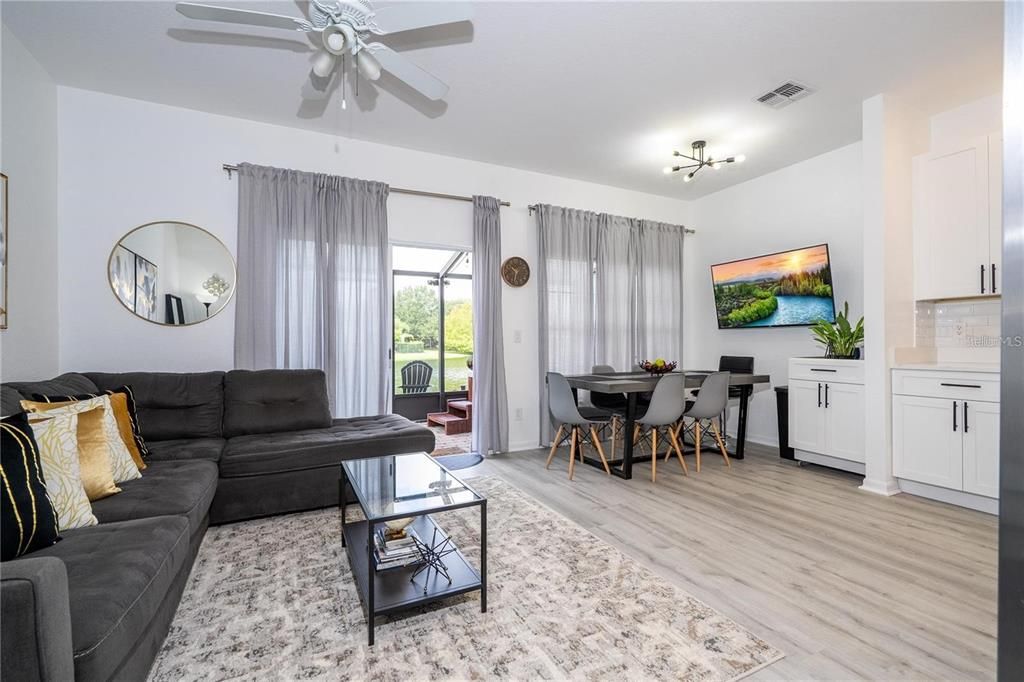 For Rent: $2,500 (4 beds, 2 baths, 1400 Square Feet)