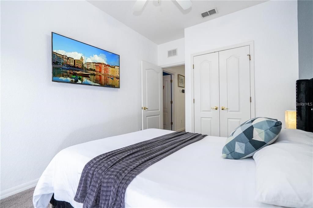 For Rent: $2,500 (4 beds, 2 baths, 1400 Square Feet)