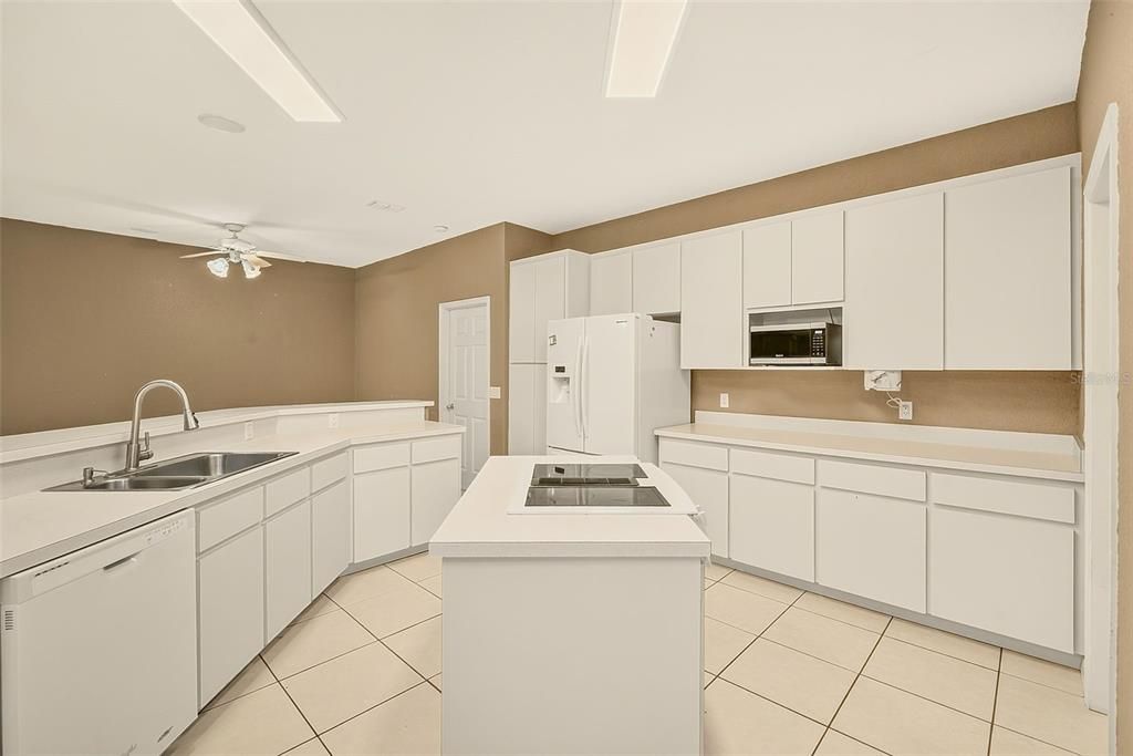 En Venta: $349,900 (3 camas, 2 baños, 1816 Pies cuadrados)