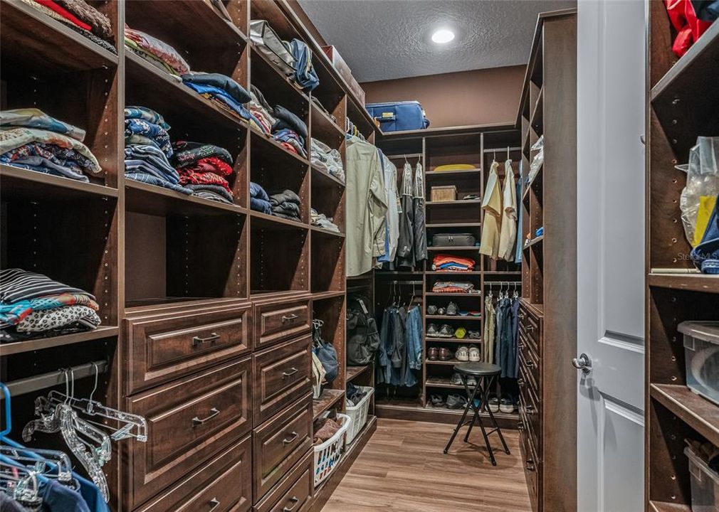 На продажу: $995,000 (4 спален, 2 ванн, 3325 Квадратных фут)