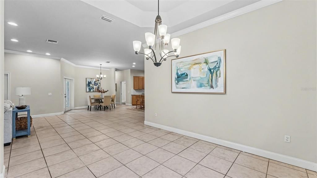 En Venta: $624,900 (3 camas, 3 baños, 2695 Pies cuadrados)