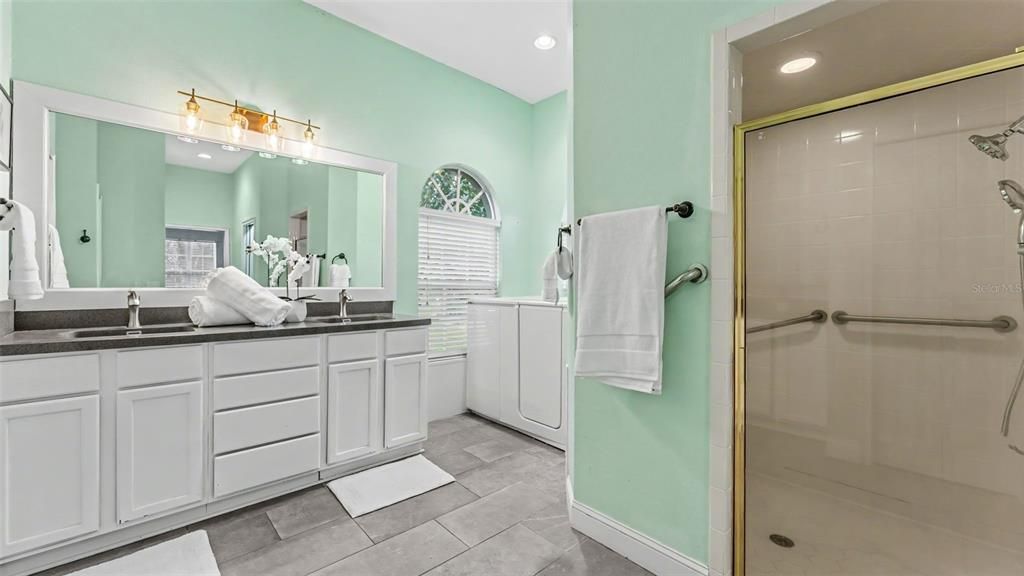 En Venta: $624,900 (3 camas, 3 baños, 2695 Pies cuadrados)