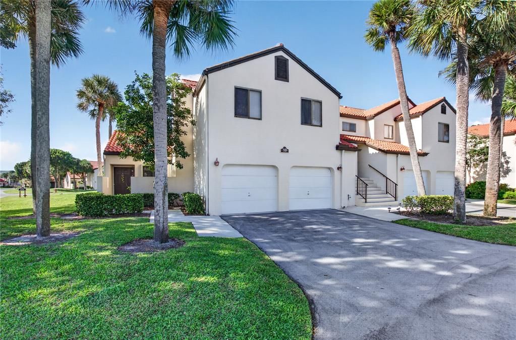 For Sale: $210,000 (2 beds, 2 baths, 996 Square Feet)