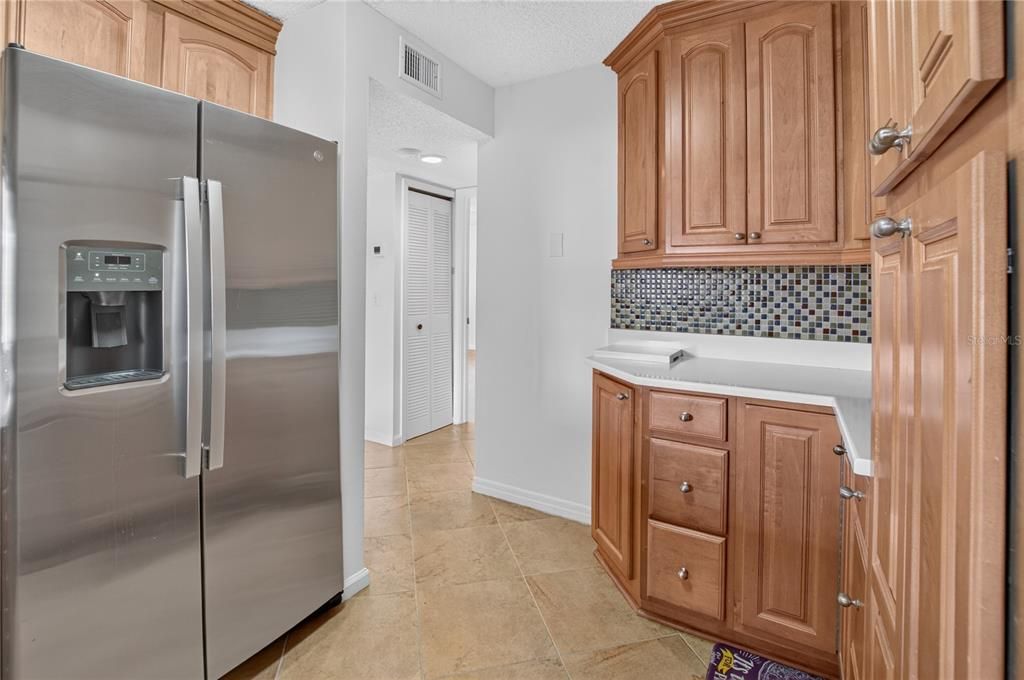 For Sale: $210,000 (2 beds, 2 baths, 996 Square Feet)
