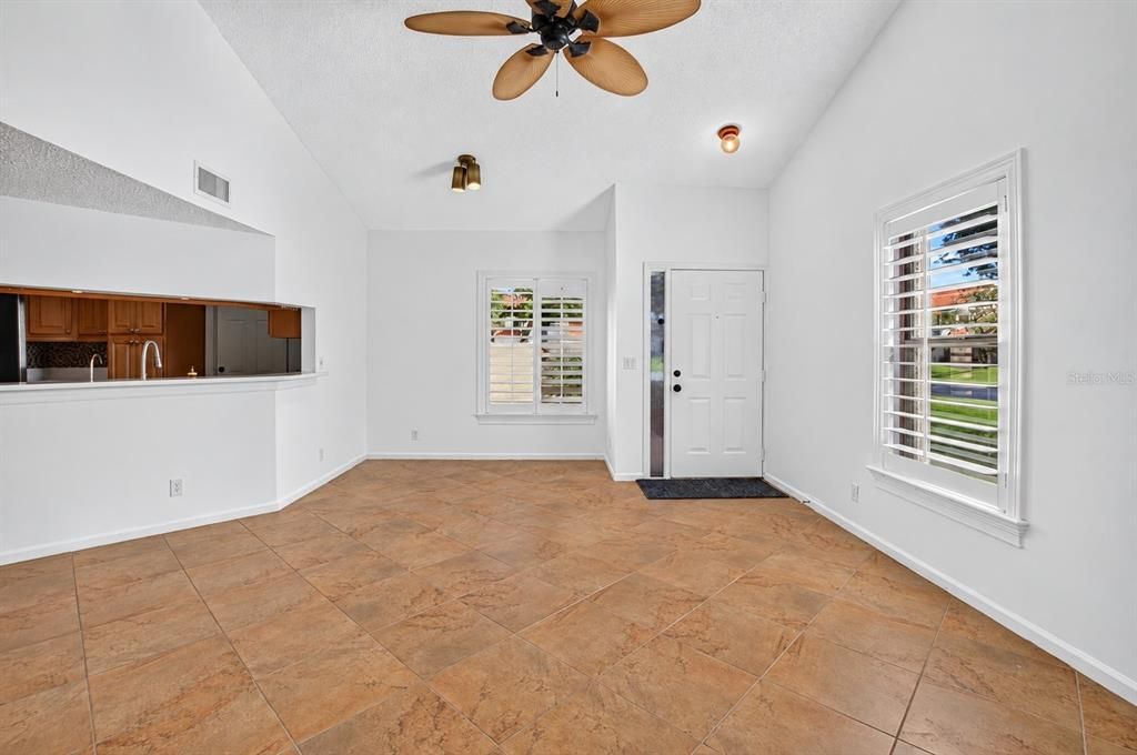 For Sale: $210,000 (2 beds, 2 baths, 996 Square Feet)