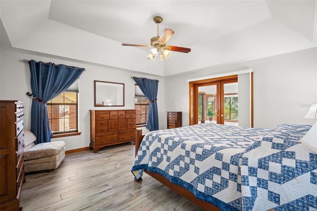 En Venta: $685,000 (3 camas, 3 baños, 2819 Pies cuadrados)