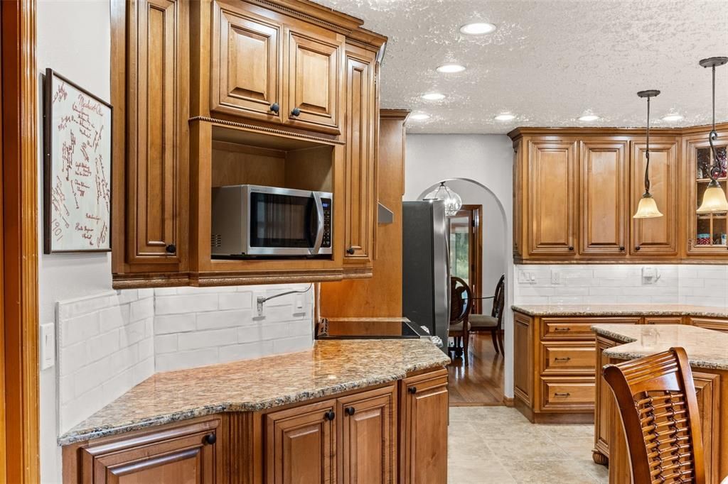 En Venta: $685,000 (3 camas, 3 baños, 2819 Pies cuadrados)