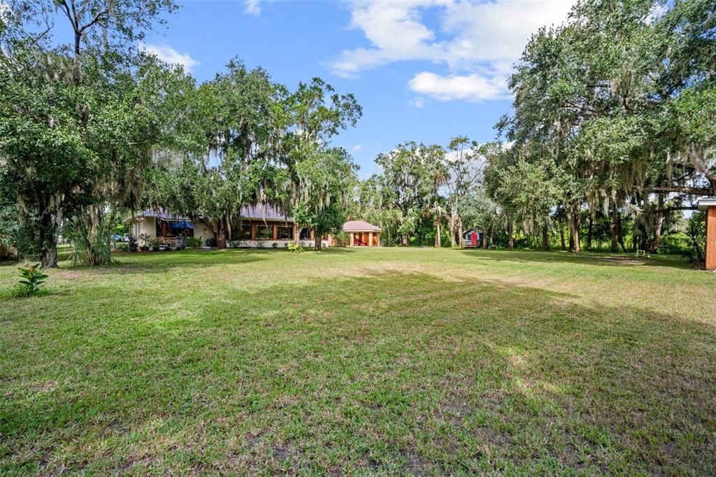 En Venta: $685,000 (3 camas, 3 baños, 2819 Pies cuadrados)