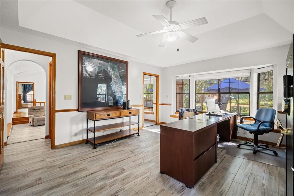 En Venta: $685,000 (3 camas, 3 baños, 2819 Pies cuadrados)