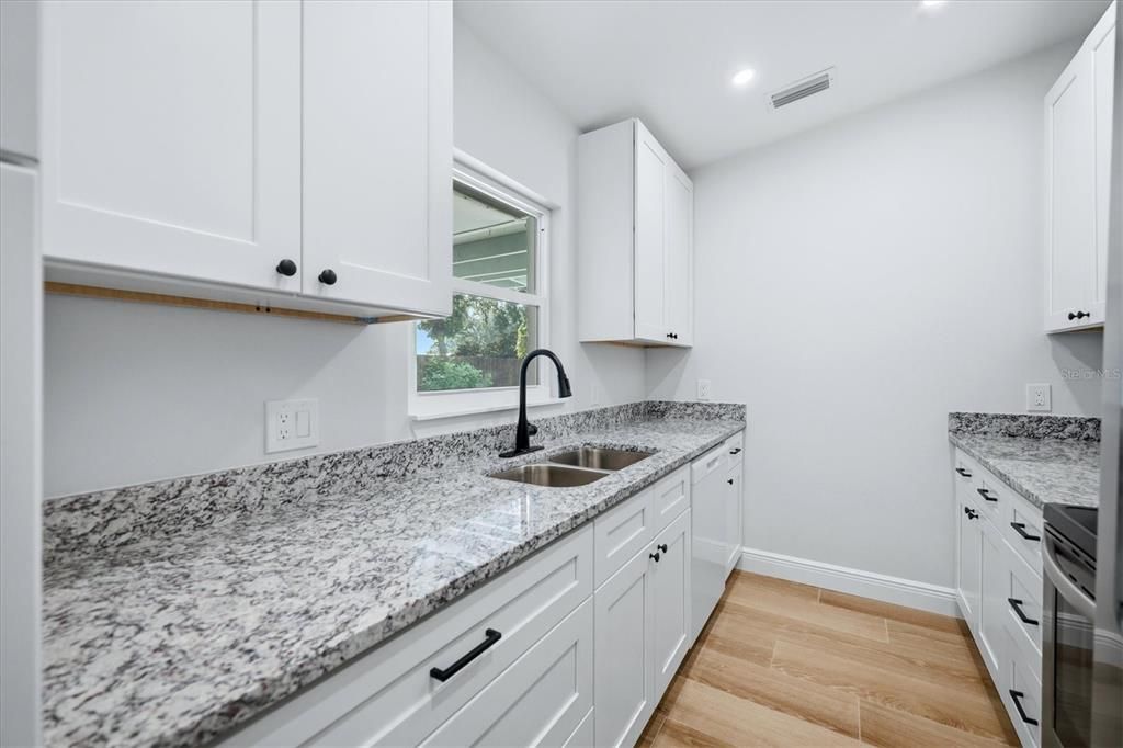 В аренду: $2,595 (3 спален, 2 ванн, 1260 Квадратных фут)