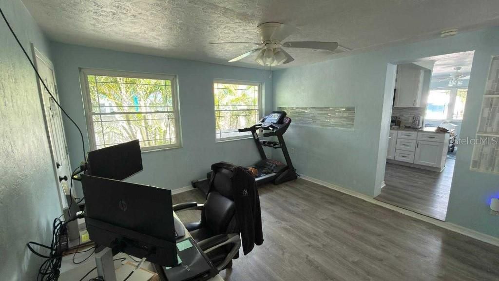 For Sale: $450,000 (2 beds, 1 baths, 1108 Square Feet)