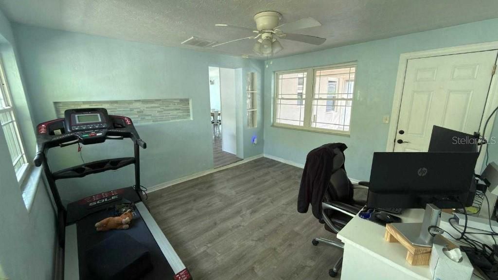 For Sale: $450,000 (2 beds, 1 baths, 1108 Square Feet)
