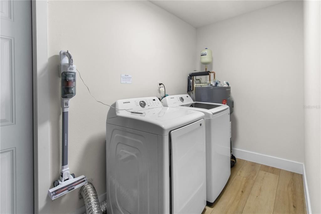 For Sale: $449,000 (5 beds, 2 baths, 1820 Square Feet)