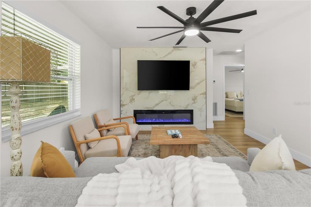 For Sale: $449,000 (5 beds, 2 baths, 1820 Square Feet)