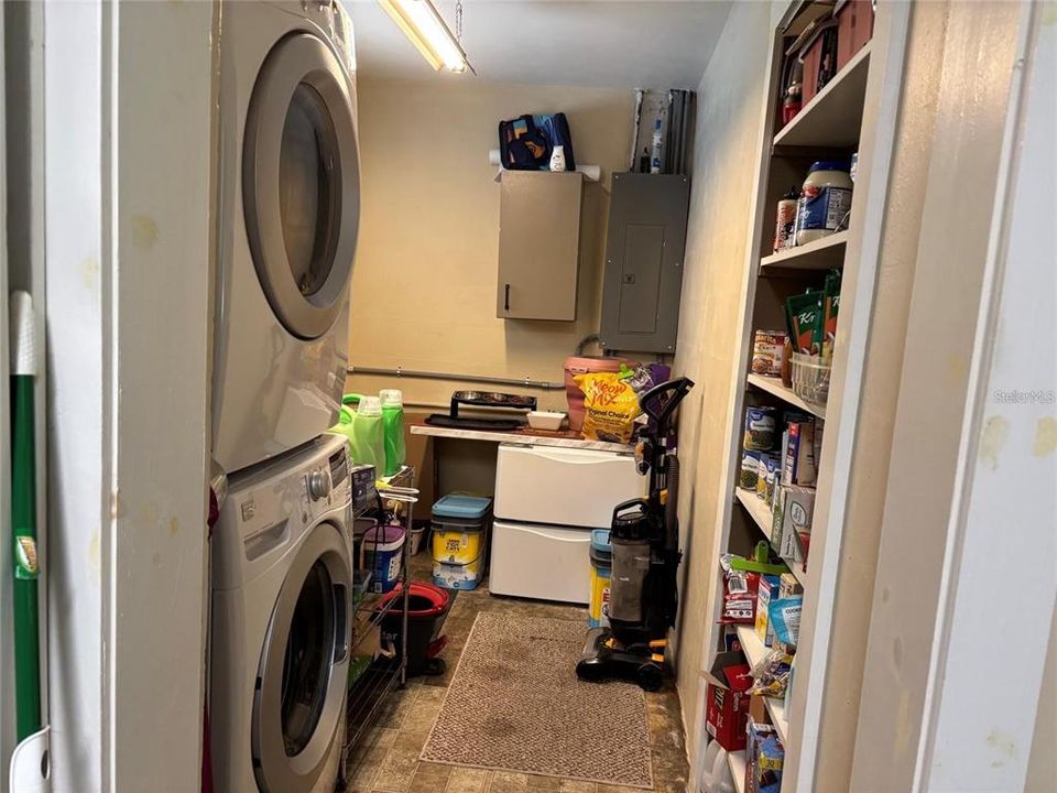 For Sale: $199,900 (3 beds, 1 baths, 912 Square Feet)