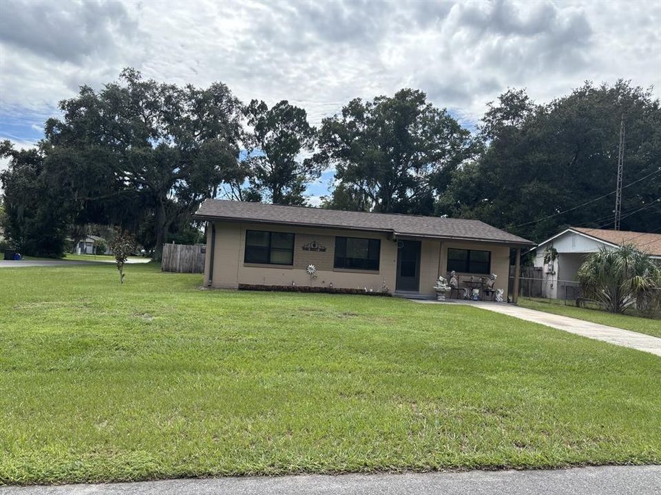 For Sale: $199,900 (3 beds, 1 baths, 912 Square Feet)
