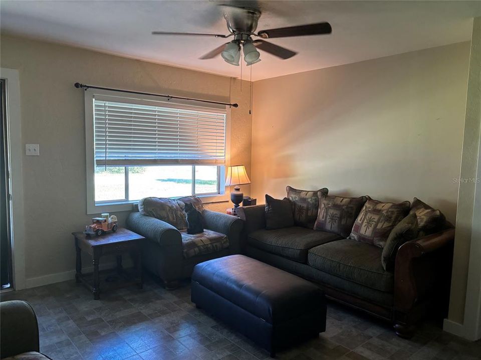 For Sale: $199,900 (3 beds, 1 baths, 912 Square Feet)