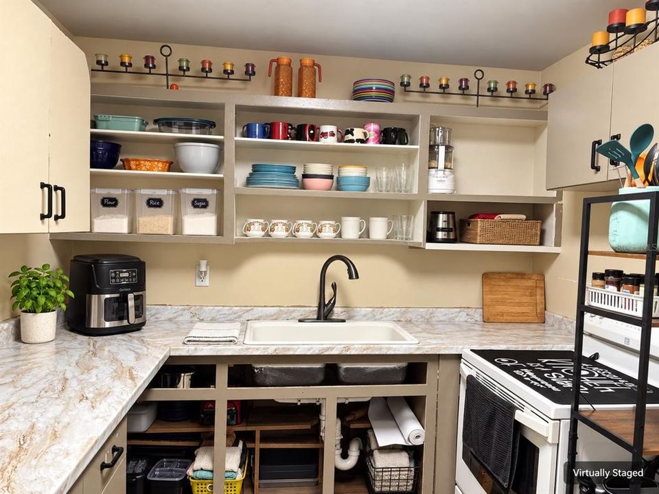 For Sale: $199,900 (3 beds, 1 baths, 912 Square Feet)