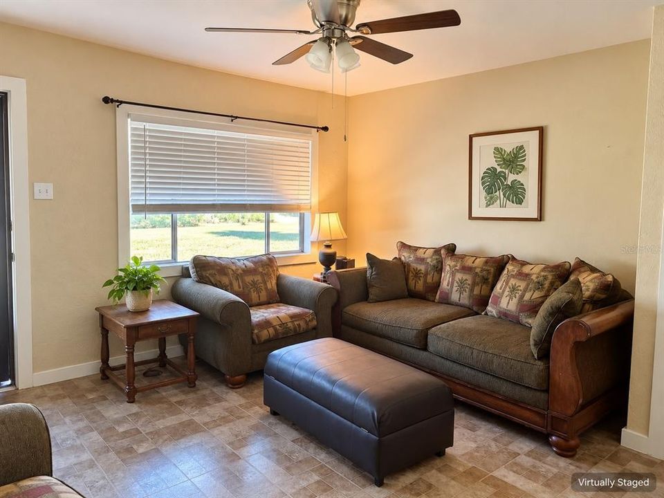 For Sale: $199,900 (3 beds, 1 baths, 912 Square Feet)