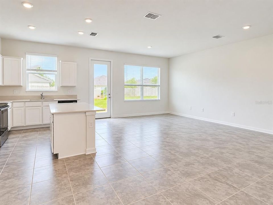 For Rent: $2,350 (3 beds, 2 baths, 1864 Square Feet)