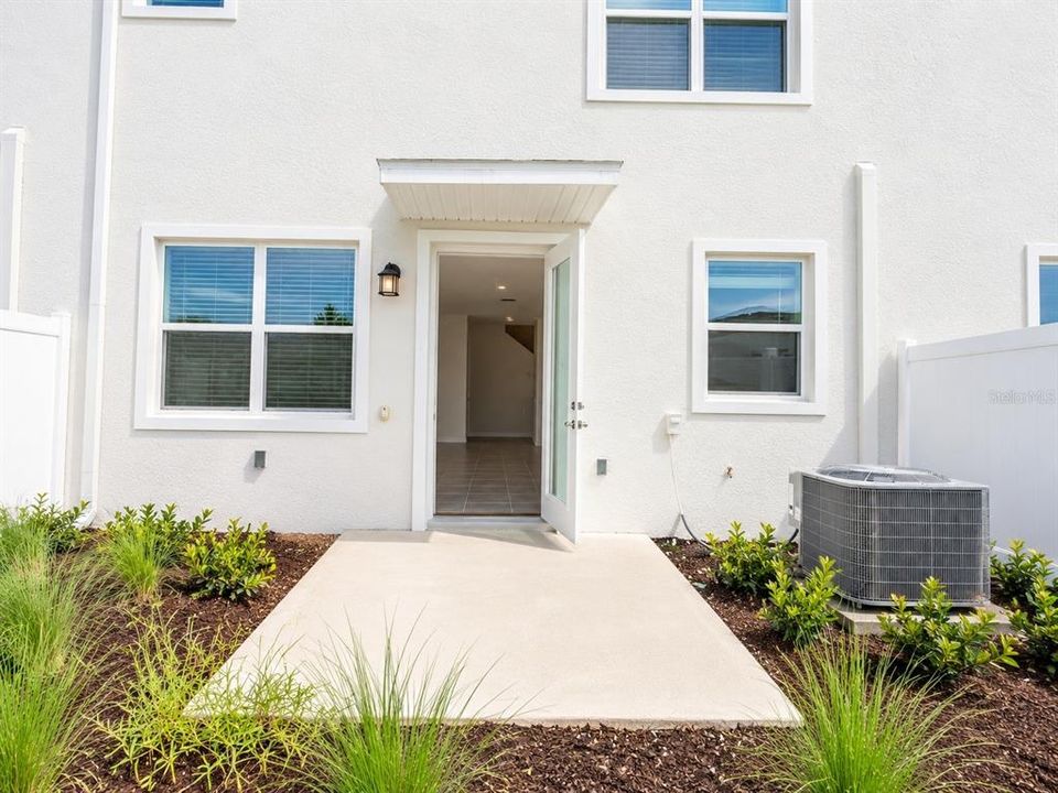 For Rent: $2,350 (3 beds, 2 baths, 1864 Square Feet)