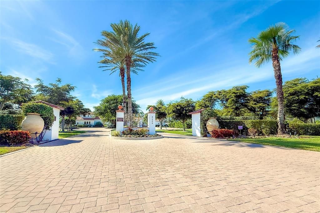 For Sale: $550,000 (2 beds, 2 baths, 1682 Square Feet)