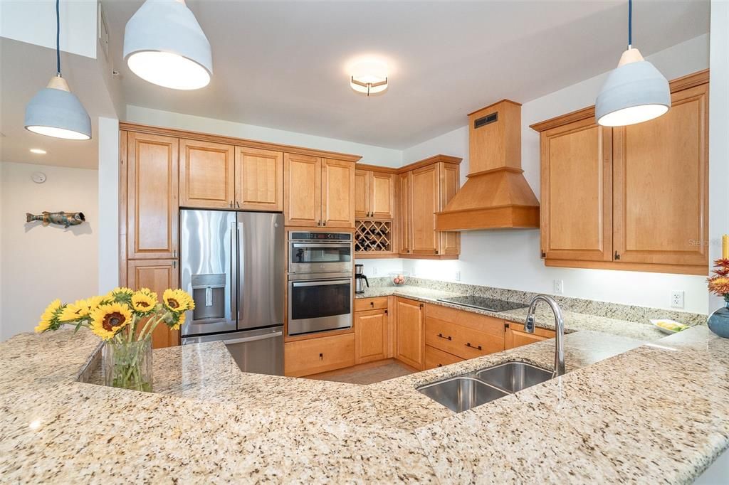 For Sale: $550,000 (2 beds, 2 baths, 1682 Square Feet)