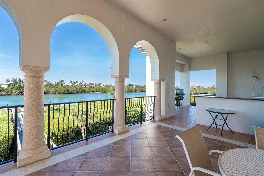 For Sale: $550,000 (2 beds, 2 baths, 1682 Square Feet)